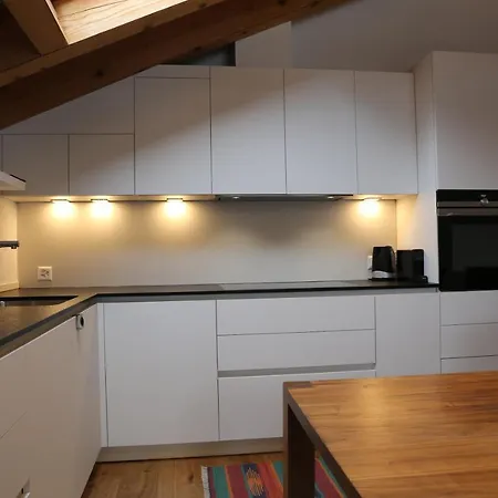 Bolero 4.5 Dachzimmerwohnung アパート