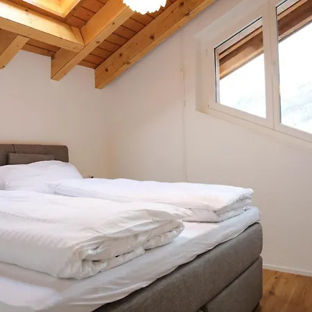 Bolero 4.5 Dachzimmerwohnung アパート *