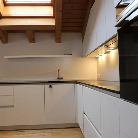 Bolero 4.5 Dachzimmerwohnung アパート *